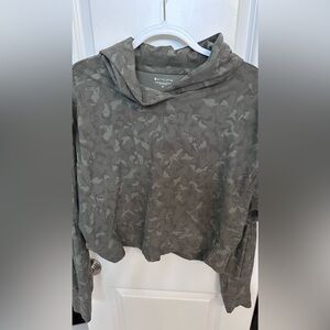 Athleta camo crop hoodie size med